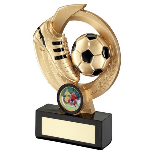 RF941-FOOTBALL AND BOOT ON ROUND WREATH TROPHY